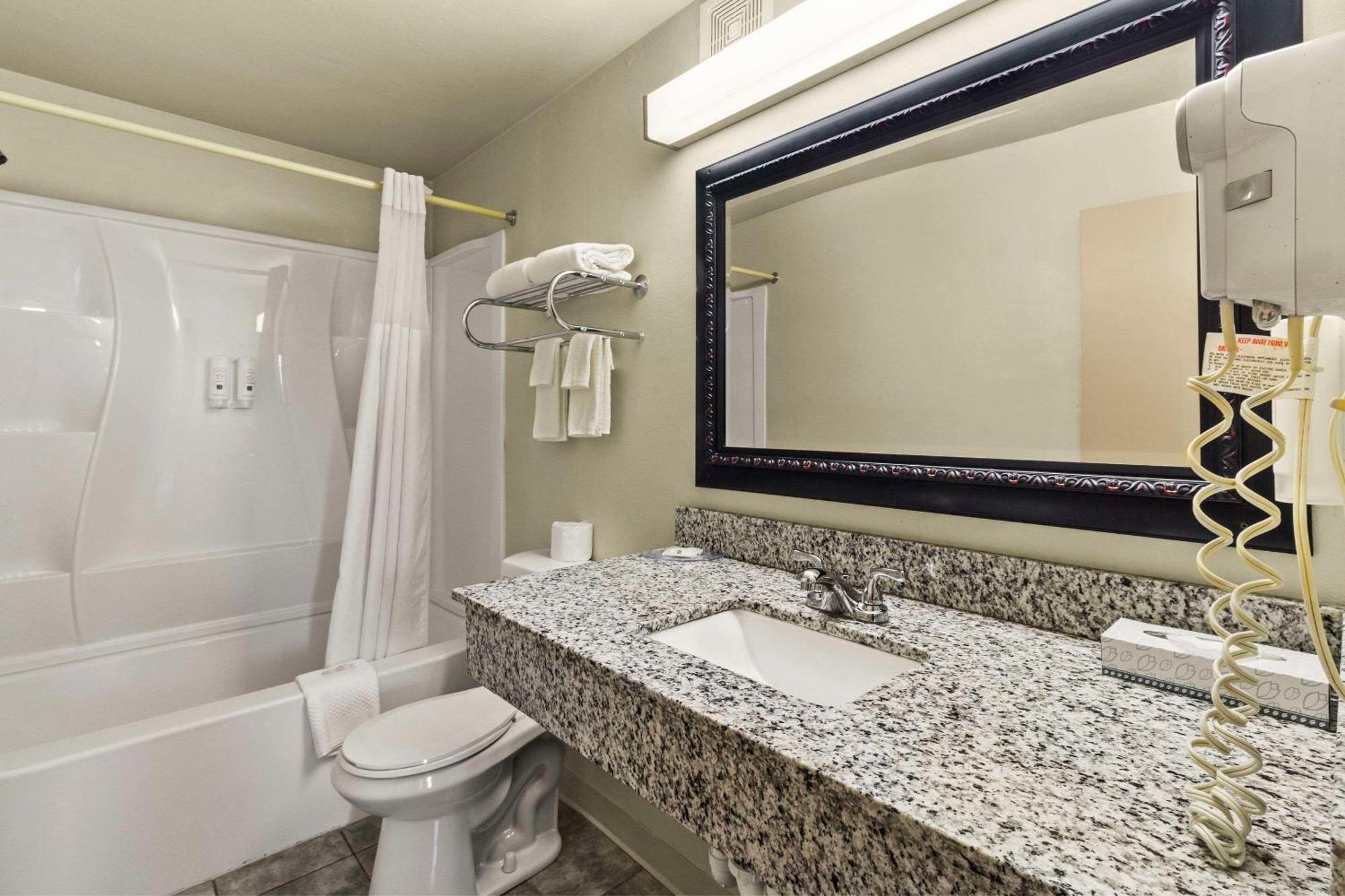 Quality & Downtown Hotel 2*