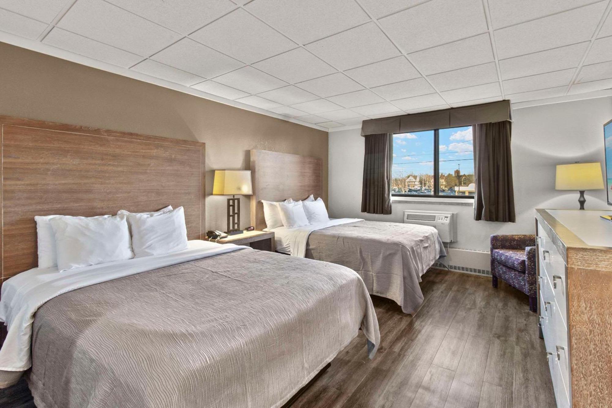 Quality & Downtown 2* Green Bay