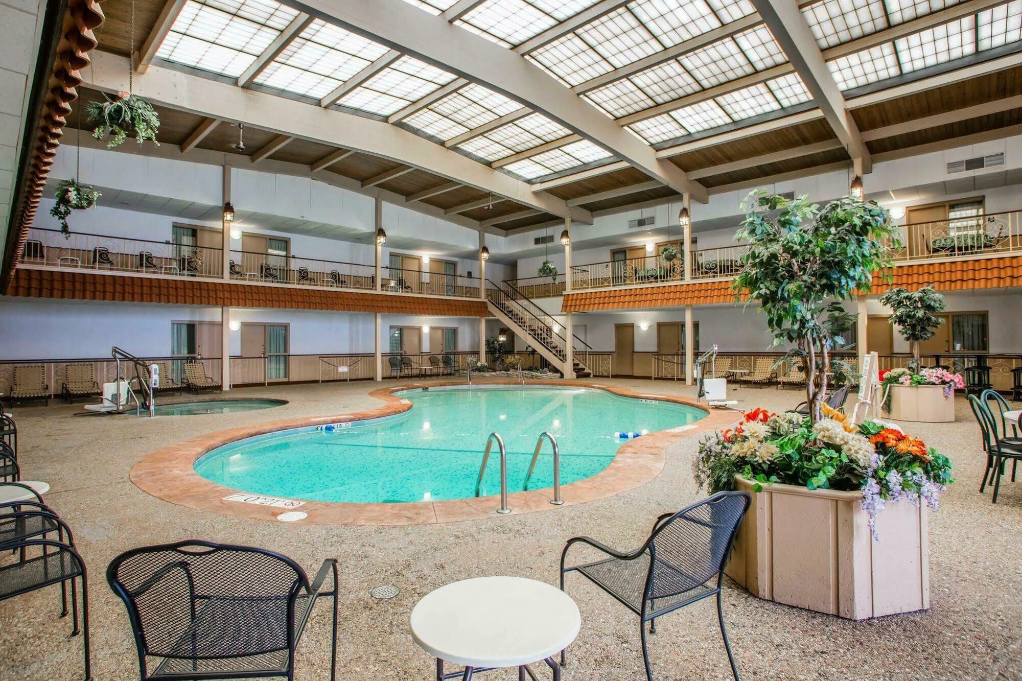 Quality & Downtown 2* Green Bay
